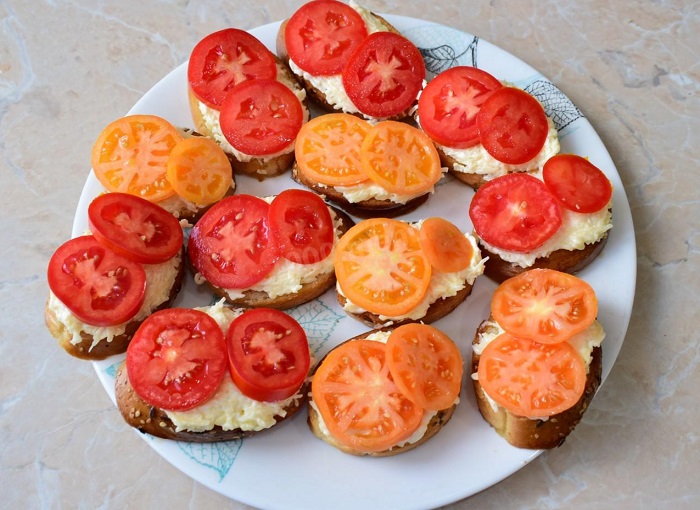 Бутерброды-с-сыром-и-помидорами-01